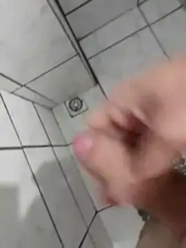 Snapshot of ErectorMen chatting on October 28, 2:26 am ErectorMen online show from October 28, 2:26 am