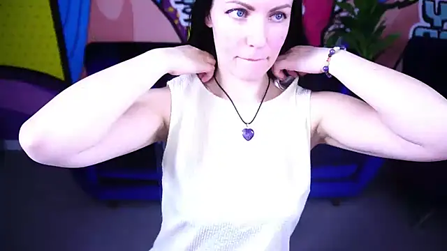 Snapshot of SofieMoons chatting on November 17, 1:39 pm SofieMoons online show from November 17, 1:39 pm