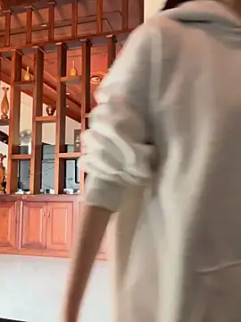 Snapshot of Emily-y chatting on December 14, 3:23 am Emily-y online show from December 14, 3:23 am