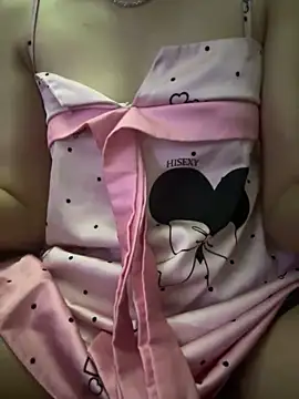 Snapshot of Emily-y chatting on May 6, 11:15 am Emily-y online show from May 6, 11:15 am