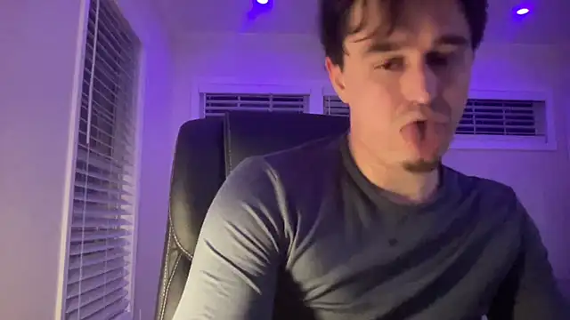 Snapshot of andrenoma427 chatting on October 31, 3:29 am andrenoma427 online show from October 31, 3:29 am