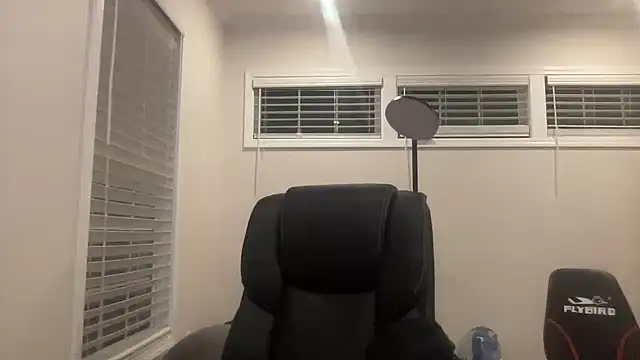 Snapshot of andrenoma427 chatting on December 18, 3:56 am andrenoma427 online show from December 18, 3:56 am