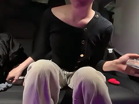 karenchaaan online show from November 10, 9:30 am