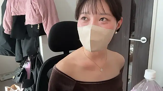 karenchaaan online show from March 1, 5:31 am