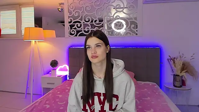 LuisaClover online show from January 11, 1:05 pm