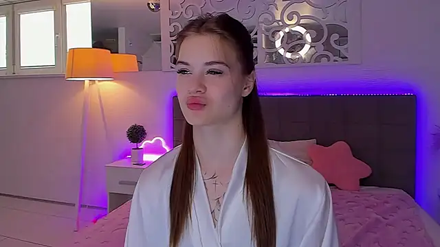 LuisaClover online show from April 28, 12:32 pm