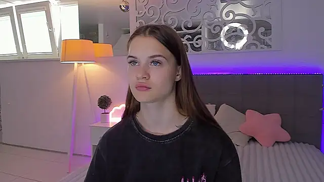 LuisaClover online show from July 5, 12:23 pm