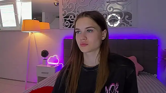 LuisaClover online show from July 7, 12:09 pm