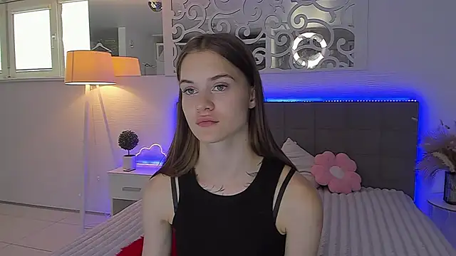 LuisaClover online show from July 25, 12:47 pm