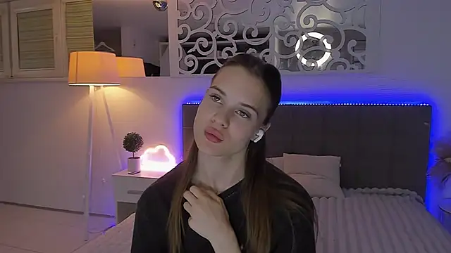 LuisaClover online show from July 27, 1:01 am