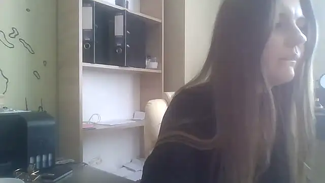 Snapshot of DollyRoma chatting on October 27, 9:57 am DollyRoma online show from October 27, 9:57 am