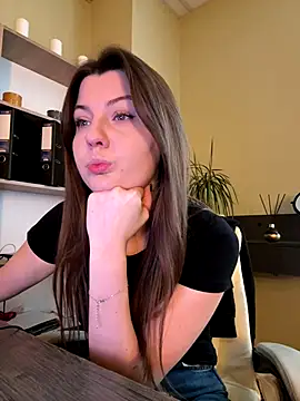 Snapshot of DollyRoma chatting on November 12, 8:48 am DollyRoma online show from November 12, 8:48 am