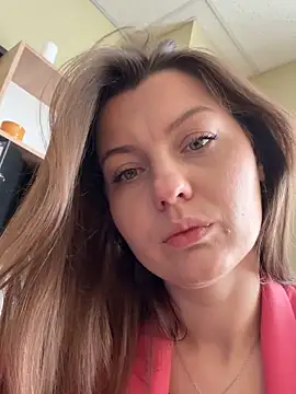 Snapshot of DollyRoma chatting on November 14, 8:24 am DollyRoma online show from November 14, 8:24 am