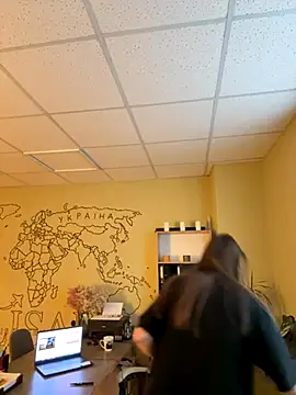 Snapshot of DollyRoma chatting on November 17, 9:59 am DollyRoma online show from November 17, 9:59 am