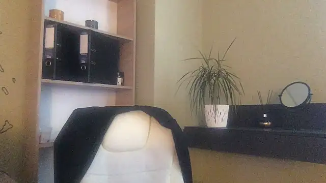 Snapshot of DollyRoma chatting on November 21, 9:52 am DollyRoma online show from November 21, 9:52 am