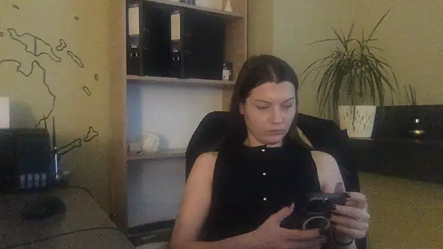 Snapshot of DollyRoma chatting on November 25, 12:38 pm DollyRoma online show from November 25, 12:38 pm