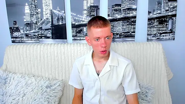 Snapshot of Cristian__Dior chatting on August 6, 8:05 am Cristian Dior online show from August 6, 8:05 am