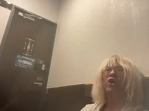 MUIMUICHAN27 online show from October 22, 2:17 pm