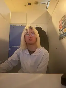 MUIMUICHAN27 online show from November 30, 2:37 am