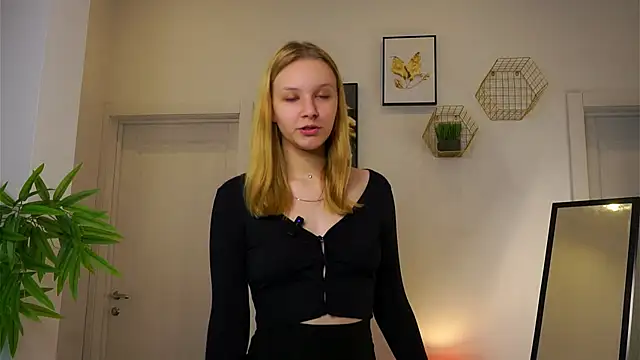 Snapshot of ElissaGlod chatting on October 28, 11:36 am ElissaGlod online show from October 28, 11:36 am