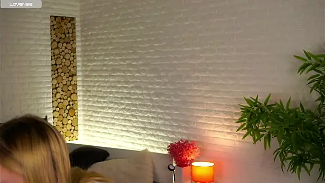 Snapshot of ElissaGlod chatting on December 1, 12:10 pm ElissaGlod online show from December 1, 12:10 pm