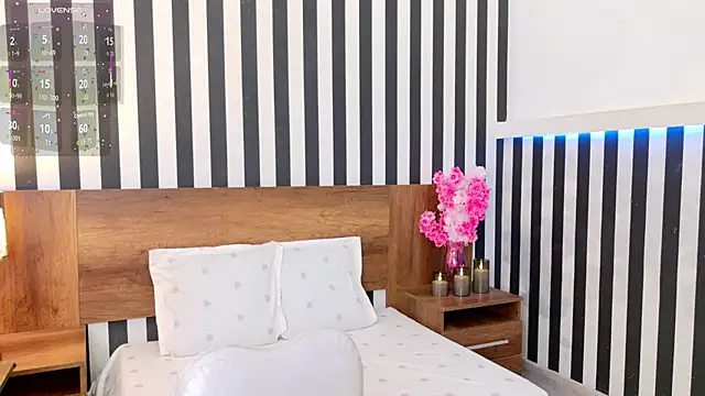 Snapshot of sussiestrawberry chatting on October 25, 5:04 am sussiestrawberry online show from October 25, 5:04 am