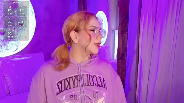 Snapshot of sussiestrawberry chatting on November 15, 5:05 am sussiestrawberry online show from November 15, 5:05 am