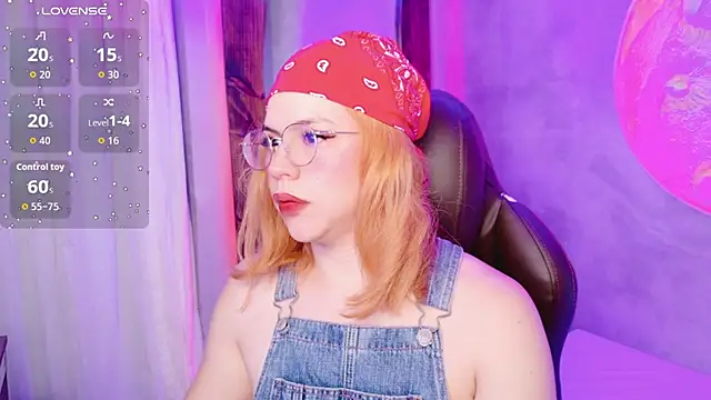 Snapshot of sussiestrawberry chatting on November 28, 10:18 am sussiestrawberry online show from November 28, 10:18 am