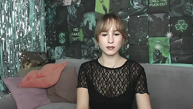 Snapshot of AlishaKellyi chatting on October 26, 5:46 am AlishaKellyi online show from October 26, 5:46 am