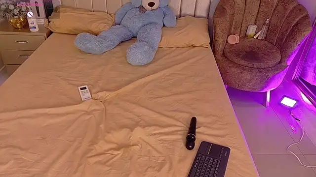 Snapshot of iam_nicolle chatting on December 4, 12:47 pm iam nicolle online show from December 4, 12:47 pm