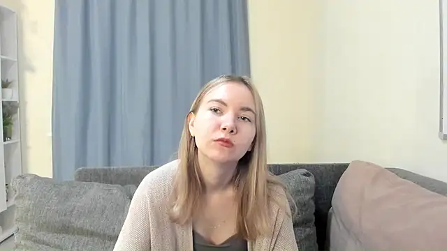 Snapshot of CathyHeximer chatting on December 15, 8:18 am CathyHeximer online show from December 15, 8:18 am