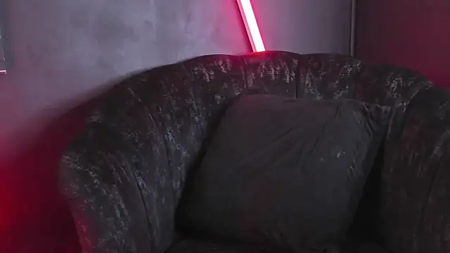 Snapshot of LolaMustaine_ chatting on December 18, 11:55 pm LolaMustaine online show from December 18, 11:55 pm