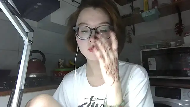 Snapshot of LilysTaylor chatting on October 23, 5:55 pm LilysTaylor online show from October 23, 5:55 pm