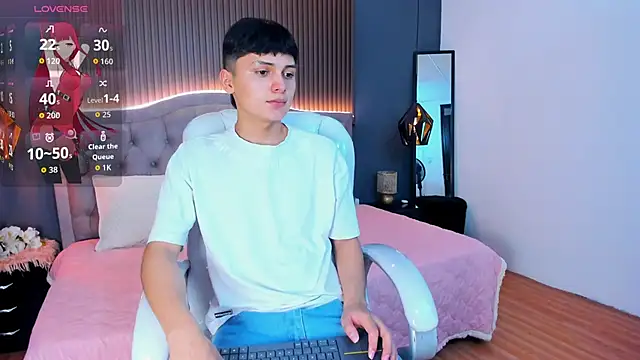 Snapshot of Maxii18_ chatting on October 31, 6:42 pm Maxii18 online show from October 31, 6:42 pm