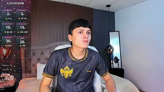 Snapshot of Maxii18_ chatting on November 15, 6:37 pm Maxii18 online show from November 15, 6:37 pm