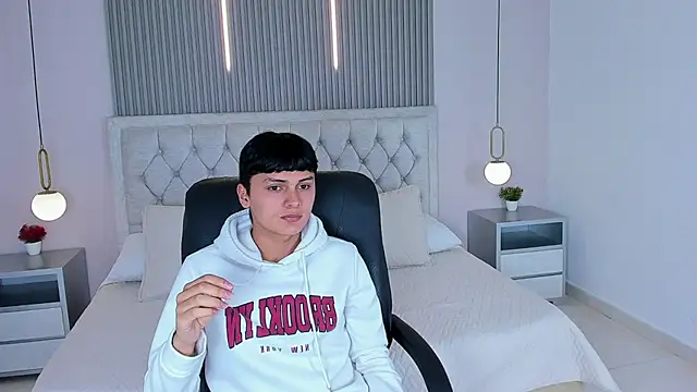 Snapshot of Maxii18_ chatting on December 2, 6:58 pm Maxii18 online show from December 2, 6:58 pm