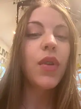 Snapshot of elliepixie chatting on June 21, 12:24 am elliepixie online show from June 21, 12:24 am
