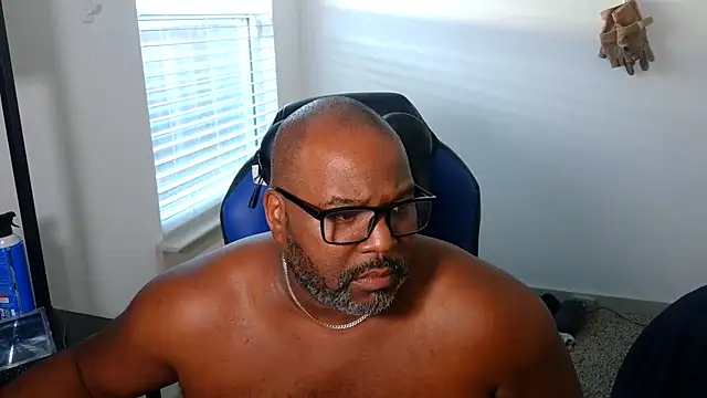 Snapshot of SplendaDaddy50 chatting on July 28, 1:54 pm SplendaDaddy50 online show from July 28, 1:54 pm