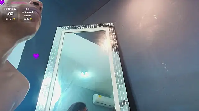 Snapshot of NaomiQueents chatting on November 28, 2:42 pm NaomiQueents online show from November 28, 2:42 pm