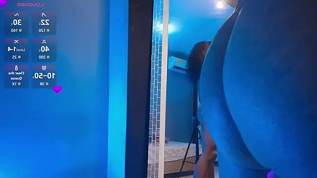 Snapshot of NaomiQueents chatting on December 1, 4:23 pm NaomiQueents online show from December 1, 4:23 pm