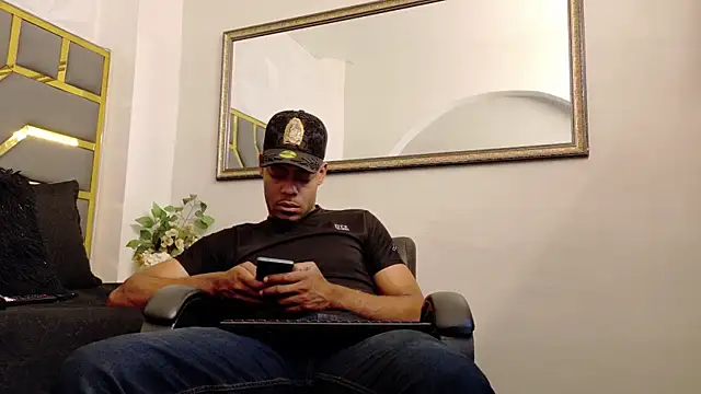 Snapshot of Neytanmalcon chatting on December 3, 8:40 pm Neytanmalcon online show from December 3, 8:40 pm