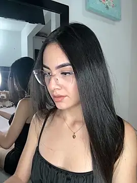 IslaCole online show from November 15, 12:08 am