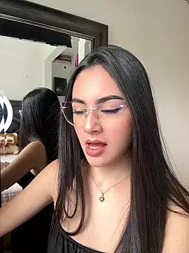 IslaCole online show from January 7, 7:16 pm