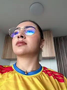 IslaCole online show from June 17, 9:49 pm