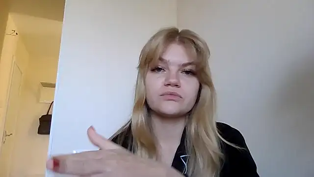 Snapshot of AuroraXRoses chatting on October 23, 12:04 pm AuroraXRoses online show from October 23, 12:04 pm