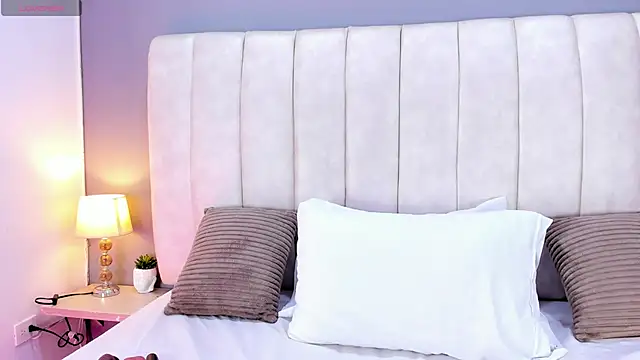 GiiselMejia online show from December 2, 11:59 am