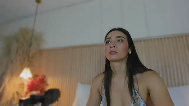 Snapshot of NahimiThompson chatting on June 13, 7:45 pm NahimiThompson online show from June 13, 7:45 pm