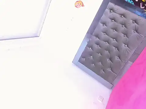 Snapshot of shopy_horny chatting on December 14, 8:41 am shopy horny online show from December 14, 8:41 am