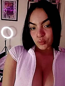 Snapshot of Nuvi_jonhs chatting on November 27, 12:02 am Nuvi jonhs online show from November 27, 12:02 am