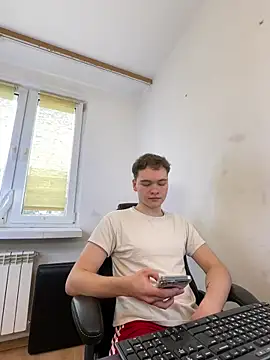 Snapshot of danielxfun chatting on December 21, 11:17 am danielxfun online show from December 21, 11:17 am